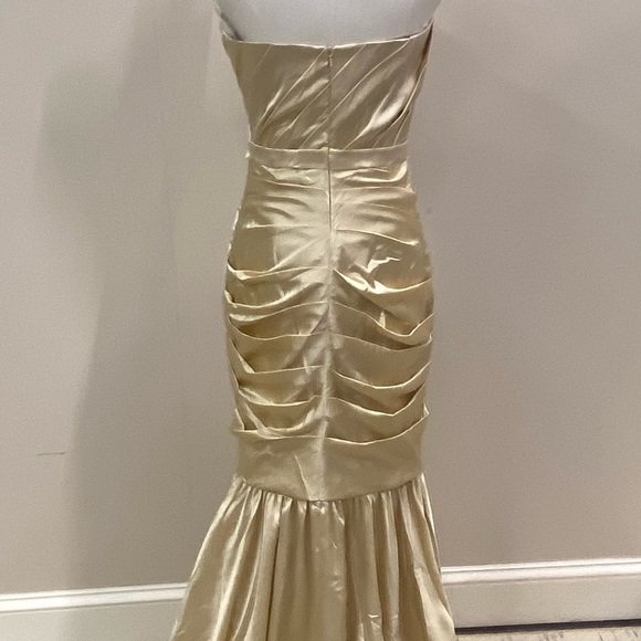 NWT Sophia Tolli Fitted Dress. Size 6 - Picture 3 of 4